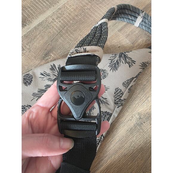 KAVU Brown Fall Pinecone Novelty Canvas Sling Bag Backpack Rope Travel - Picture 6 of 9